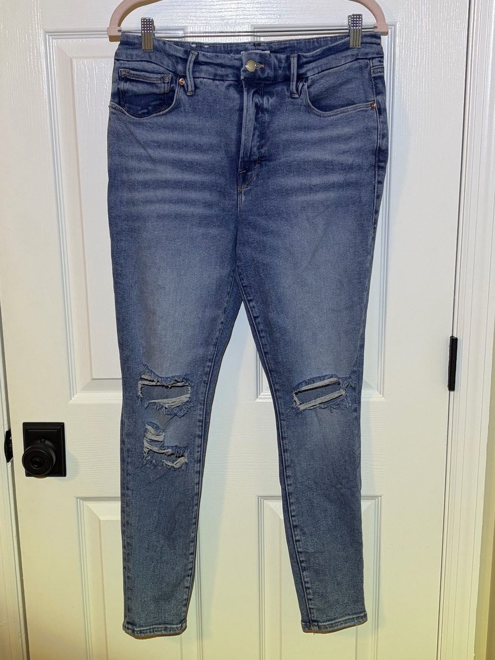 Good American Highly Distressed Skinny Jeans With Ripped Knees.  Size 14/32